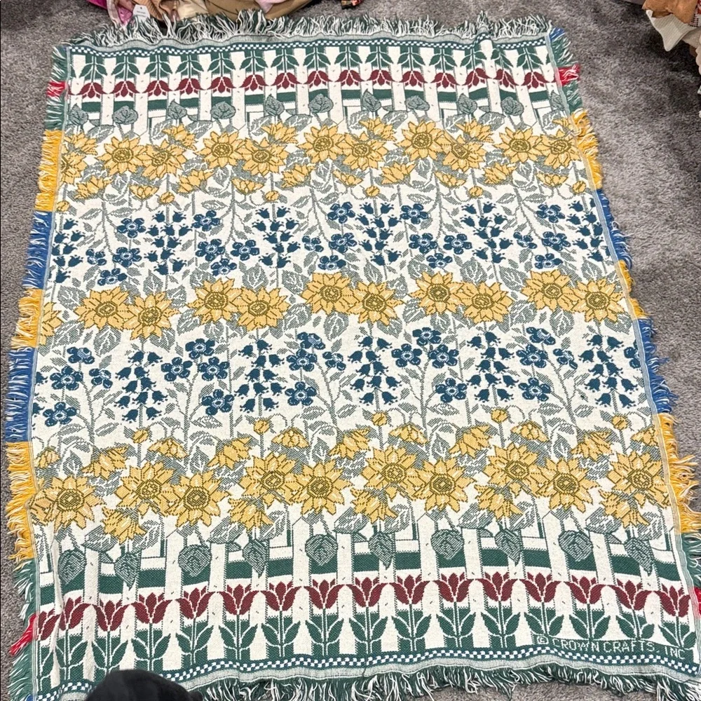 Crown Crafts Floral Patterned Throw Blanket Sunflowers Garden Home - Picture 2 of 5